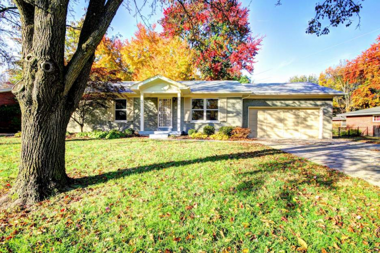 2402 Mahan Dr, Louisville, KY 40299 (MLS# 1518902)