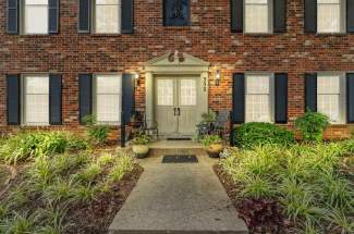 332 Stonehenge Dr APT 103, Louisville, KY 40207 (MLS#1695403)